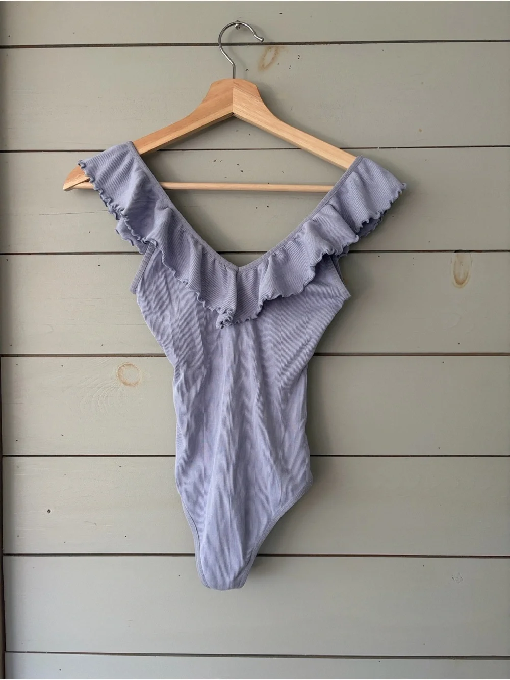 Wilfred (Aritzia) Ribbed Ruffle Bodysuit – Lilac
Size XS - Picture 2 of 6